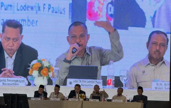Wamenko Polkam Lodewijk Paulus berbicara di KUII VIII Jakarta 25 Juli 2026