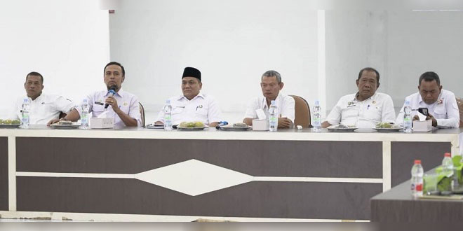 Sekda Dr H Panguhum Nasution memimpin rapat penetapan logo dan tema HUT ke-19 Kabupaten Padang Lawas