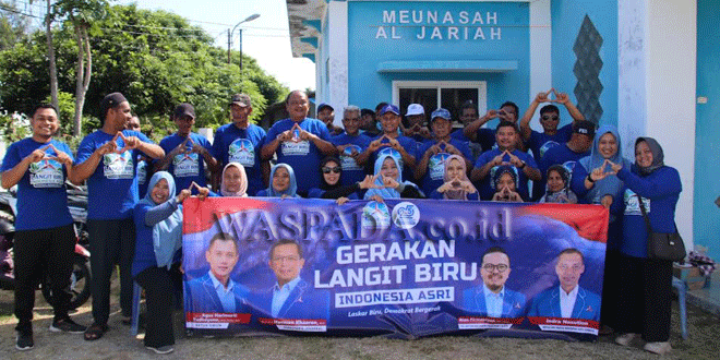 Kader Partai Demokrat Sabang melakukan pengecatan dan pembersihan Meunasah Al Jariah