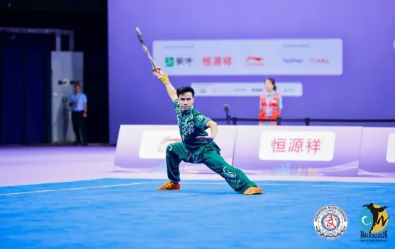 Atlet Wushu Indonesia merayakan medali di Taolu World Cup 2026, Haikou Tiongkok