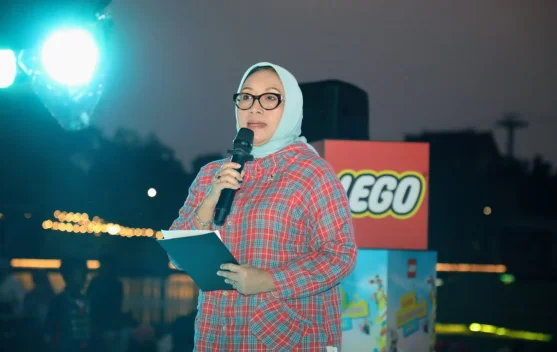 Anak-anak bermain dan membangun kreasi di LEGO Playground 2026 di TMII