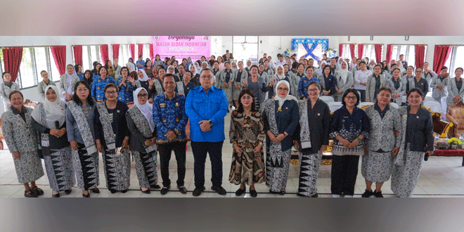 Perayaan HUT ke-75 IBI Pematangsiantar dengan pemotongan kue dan sambutan pejabat