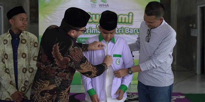 Serah terima santri baru Dayah Darul Quran Aceh di Gampong Tumbo Baro
