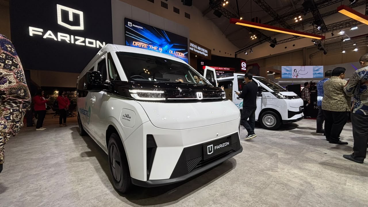 Booth Farizon di GIIAS 2026 menampilkan empat kendaraan niaga listrik untuk pasar Indonesia