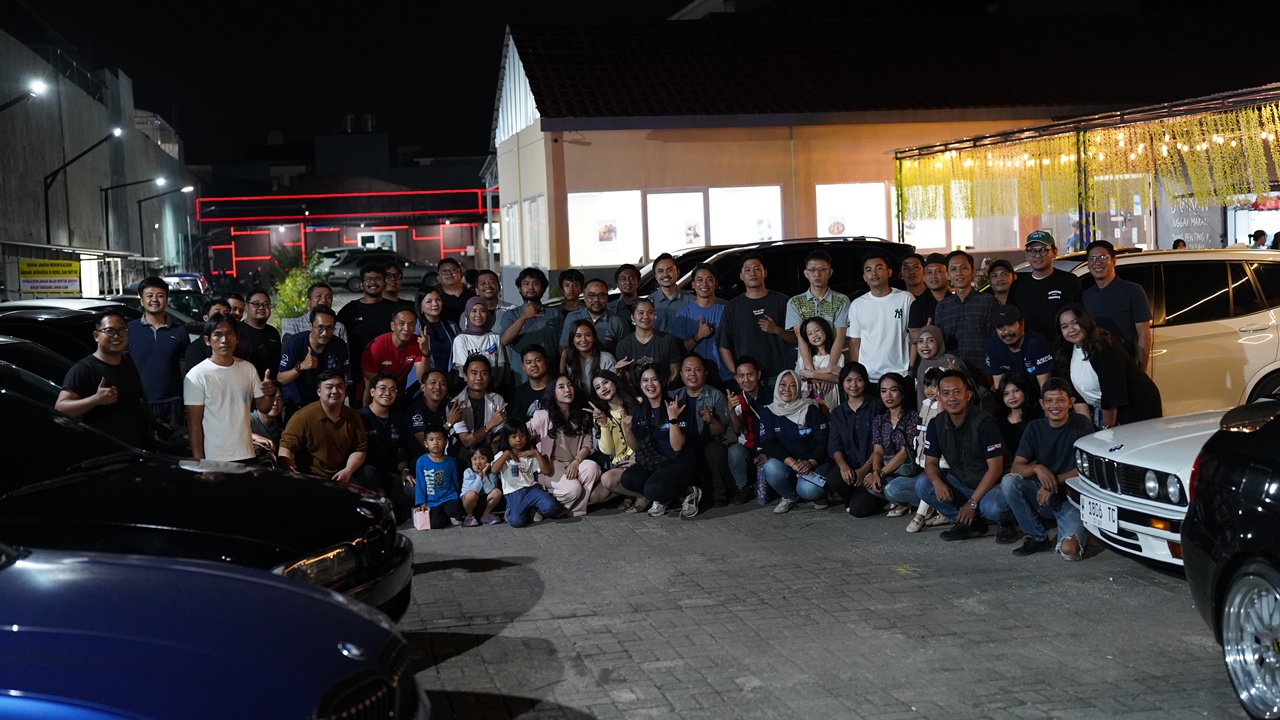 Repsol memperkenalkan Repsol GXR Euro pada HUT ke-16 BMWCCI Surabaya