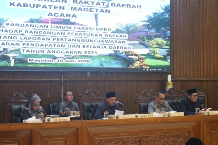 Rapat paripurna DPRD Magetan membahas LKPJ APBD 2025 dan catatan Fraksi PDI Perjuangan