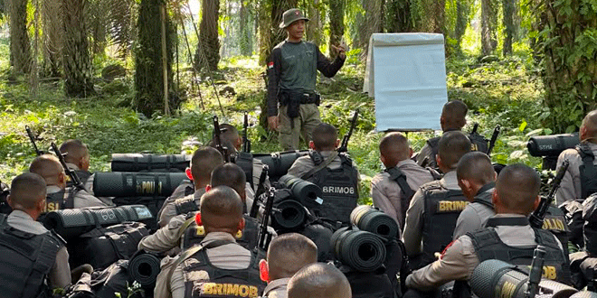 68 remaja Brimob menjalani latihan mental dan keterampilan lapangan di Desa Tanjung Gunung, Langkat