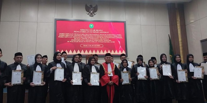 Ketua Pengadilan Tinggi Banda Aceh memberi pengarahan saat pengambilan sumpah advokat