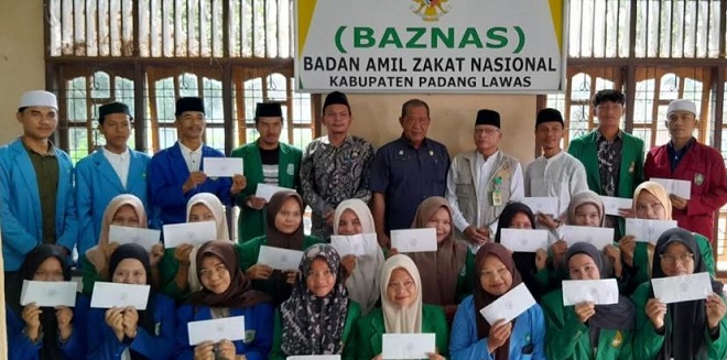 Penyerahan bantuan Baznas Padanglawas di kantor Basarnas Sibuhuan