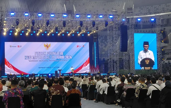 Ketua Dekopin Bambang Haryadi menyampaikan laporan pada peringatan Hari Koperasi ke-79