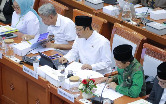 Menteri Sosial Gus Ipul di DPR menjelaskan tindak lanjut rekomendasi BPK