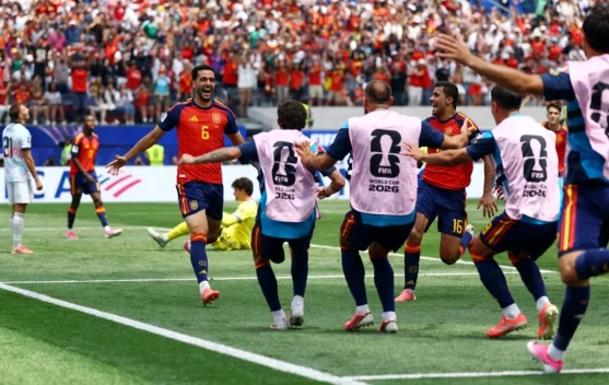 Mikel Merino merayakan gol penentu yang membawa Spanyol ke semifinal