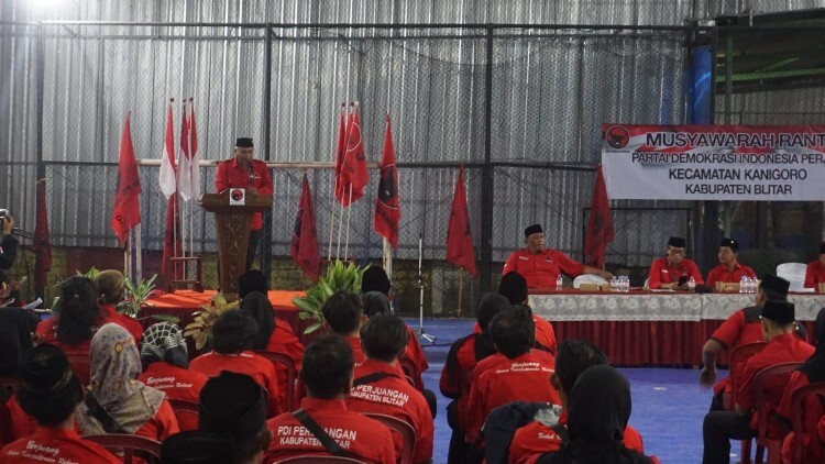 Musyawarah Ranting PDI Perjuangan Kanigoro mempercepat regenerasi kepemimpinan