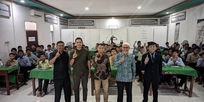 Seminar jurnalistik di Aula PMDG Kampus 8 Seulimum Aceh Besar bersama pemateri dan peserta