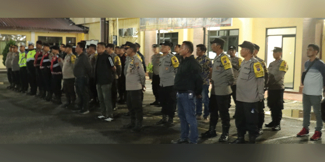 Petugas Polres Pematangsiantar saat patroli malam KRYD di jalan kota