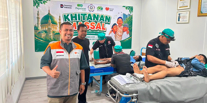 Anak peserta khitanan massal di Pegadaian Syariah Banda Aceh