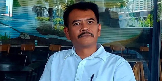 Truk pengirim semen di toko bangunan Sumatera Utara