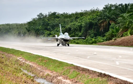 Ruas tol yang disiapkan menjadi landasan darurat untuk pesawat tempur TNI AU