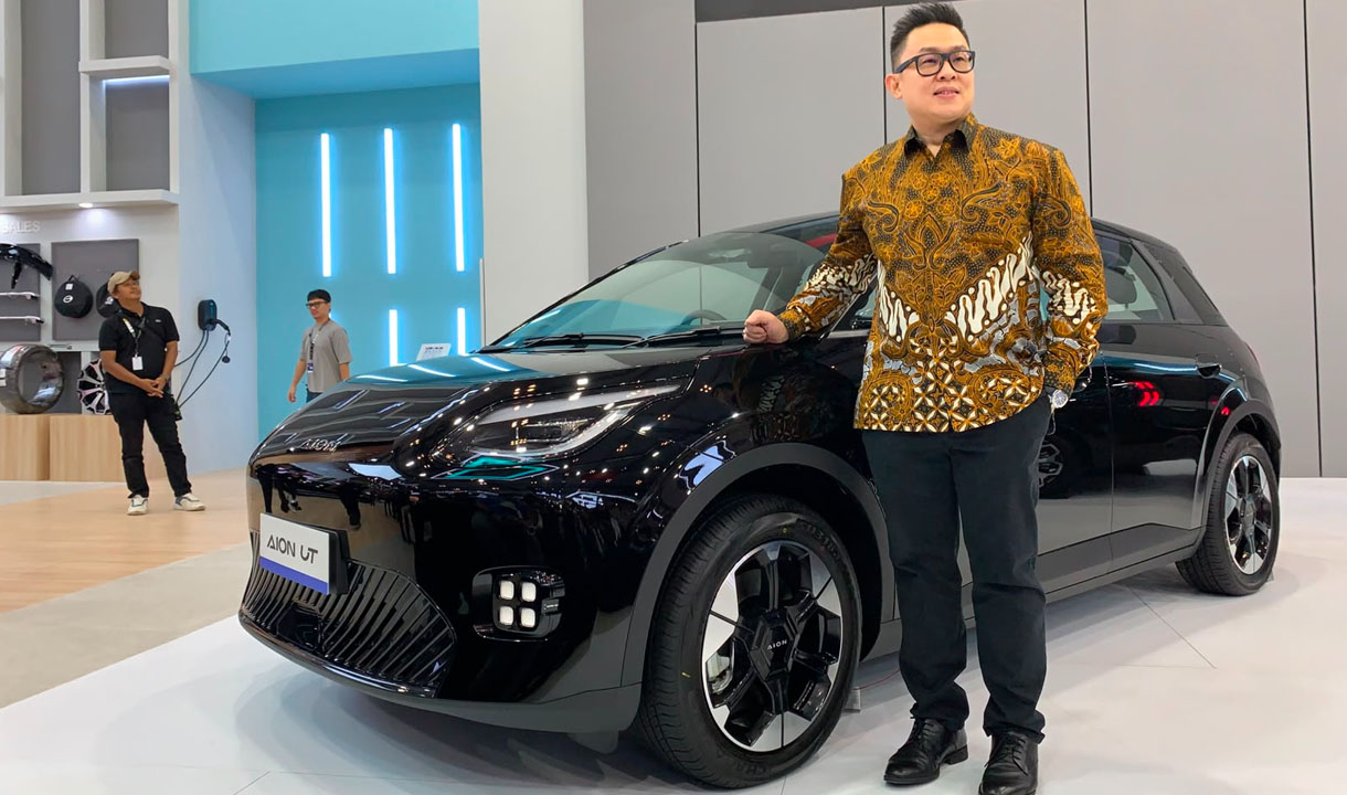 Stand GAC di GIIAS 2026 menampilkan Aion UT dan Hyptecht dengan promo diskon