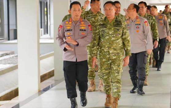 Kapolri Listyo Sigit bertemu Panglima TNI Agus Subiyanto di Mabes TNI
