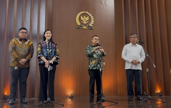 Wakil Ketua DPR Sufmi Dasco Ahmad di konferensi pers mengenai dialog PHK TikTok-Tokopedia