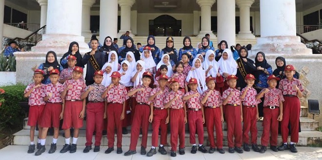 Upacara peringatan Hari Anak Nasional ke-42 di halaman Kantor Wali Kota Tanjungbalai