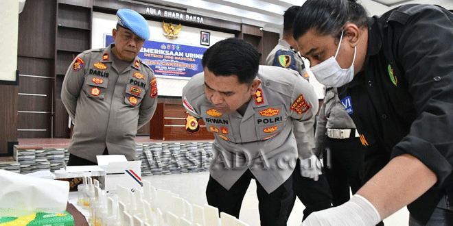 Kapolres Aceh Timur memimpin Gaktibplin dan tes urine personel di Aula Bhara Daksa