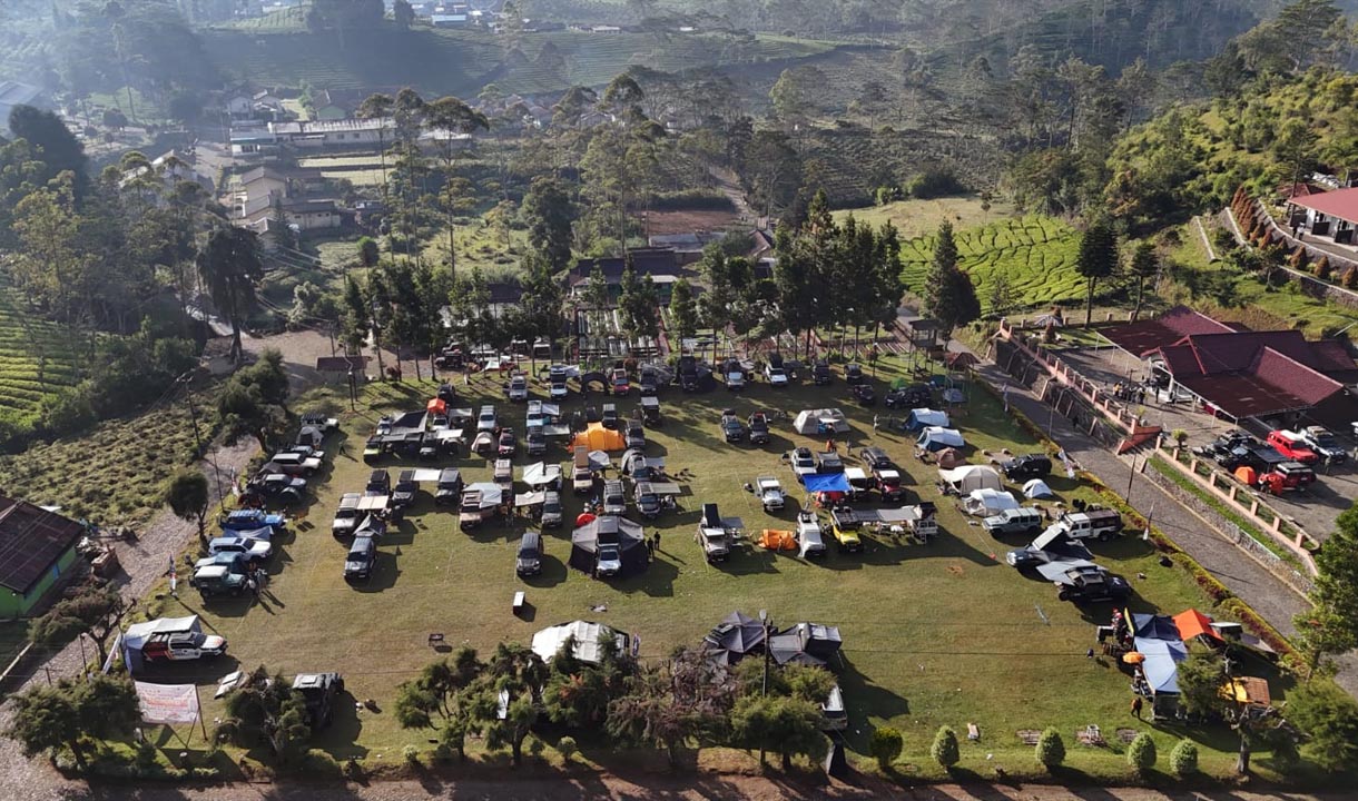 Peserta Nomadic-4 Adventure Awaits 2026 berkumpul sebelum perjalanan offroad
