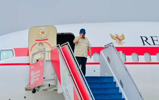 Presiden Prabowo meninjau panen raya di Malang bersama pejabat dan petani