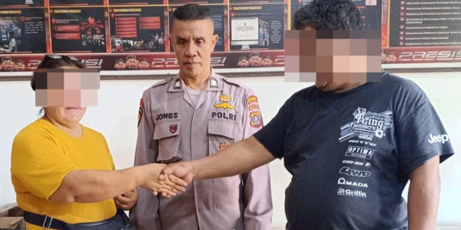 Petugas Polsek Siantar Utara melakukan mediasi warga di Pasar Dwikora