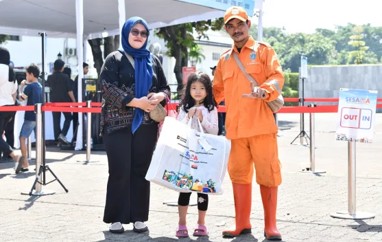 Penyerahan paket perlengkapan sekolah SESAMA oleh Pertamina di Jakarta, 10 Juli 2026
