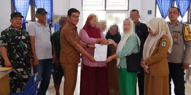 Suasana mediasi warga di kantor Kelurahan Timbang Galung, Siantar Barat