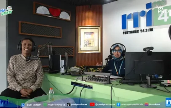 Kios penjahit kecil di Pontianak dengan suasana bersih dan rapi