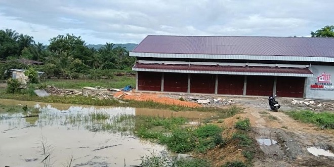 Lokasi pembangunan KD/KMP dekat Sungai Aek Tapa di Bakaran Batu yang rawan banjir