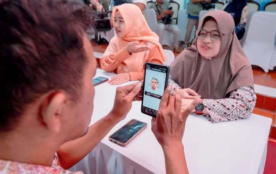 Ilustrasi Portal Perlinsos Digital dan verifikasi data penerima bansos