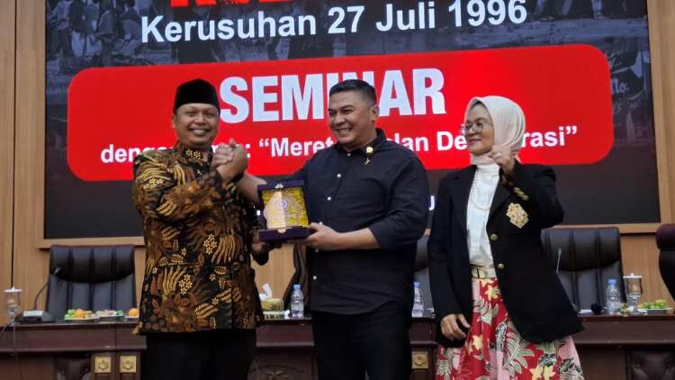 Diskusi publik PDI Perjuangan Kabupaten Malang peringatan Kudatuli 30 tahun