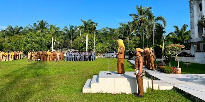 Sekretaris Daerah memimpin apel gabungan ASN di halaman kantor wali kota Tanjungbalai