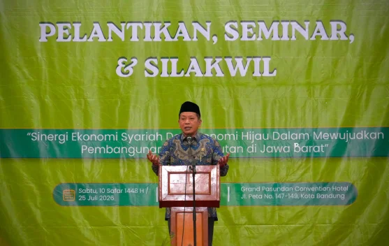 Menteri Koperasi memberi arahan pada pelantikan PW MES Jawa Barat