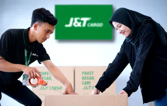 Ilustrasi pengemasan paket dengan bubble wrap dan kardus kokoh