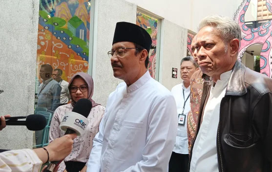 Menteri Sosial Saifullah Yusuf bertemu perwakilan ICW di kantor ICW Jakarta