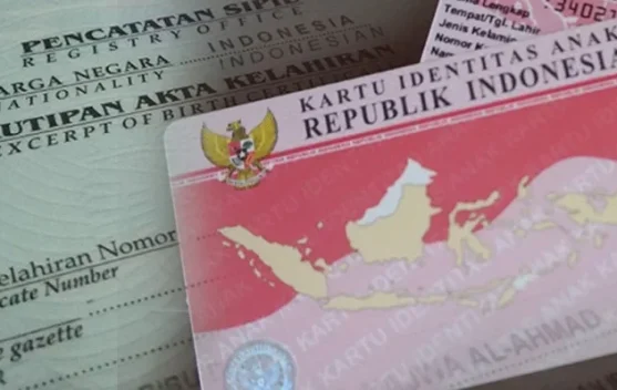 Ilustrasi pengurusan KK dan KTP tanpa surat pengantar RT/RW di kantor Dukcapil