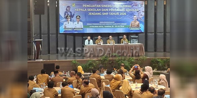Forum Konsultasi Publik Standar Pelayanan SMP Medan 2026 di Le Polonia Hotel