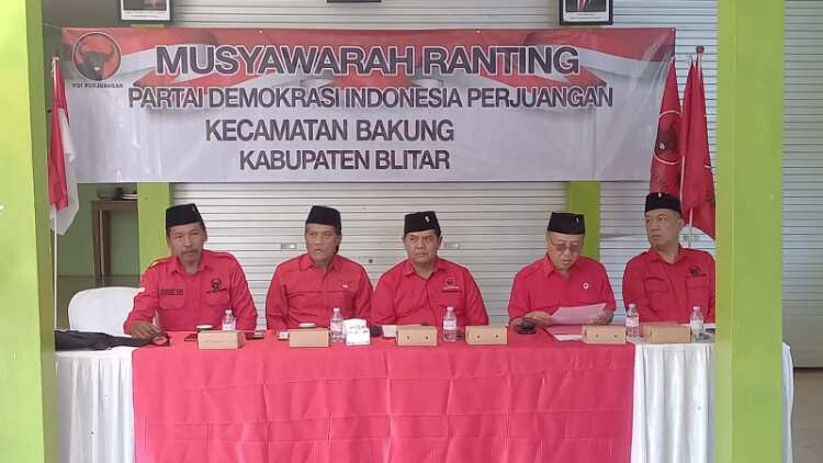 Suasana Musyawarah Ranting PDI Perjuangan Kecamatan Bakung di Desa Kedung Banteng