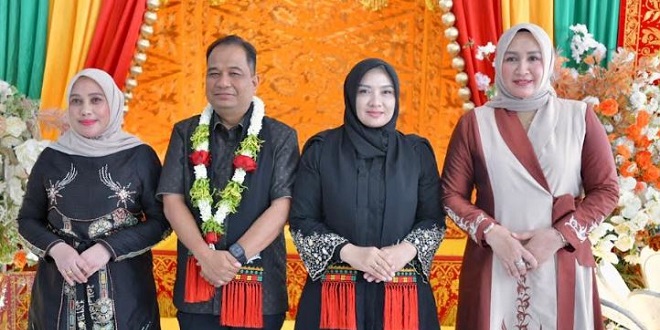 Penyambutan Kapolda Aceh di Bandara Sultan Iskandar Muda dengan tari tradisional