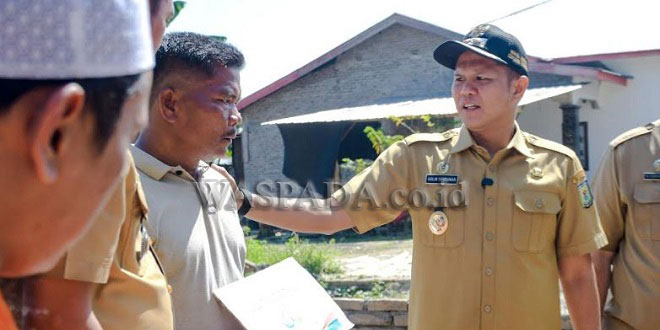 Wakil Bupati Adlin Tambunan meninjau lokasi korban angin puting beliung