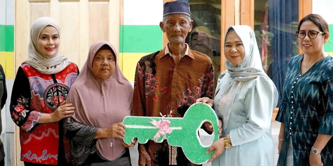 Penyerahan kunci rumah layak huni di Desa Pematang Serai, Langkat