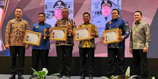 Wali Kota Sabang Zulkifli H. Adam menerima penghargaan Pemred Award 2026 bidang komunikasi publik