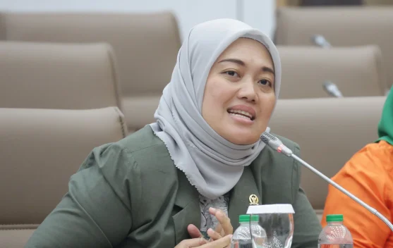 Komisi VII DPR kunjungan kerja membahas pembiayaan ekonomi kreatif di Surabaya