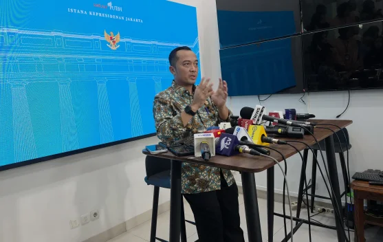 Pengumuman peresmian pabrik motor listrik nasional oleh pemerintah di Istana Jakarta