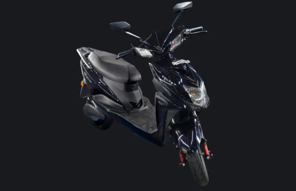 Ilustrasi motor listrik untuk ojek online dengan stasiun ganti baterai